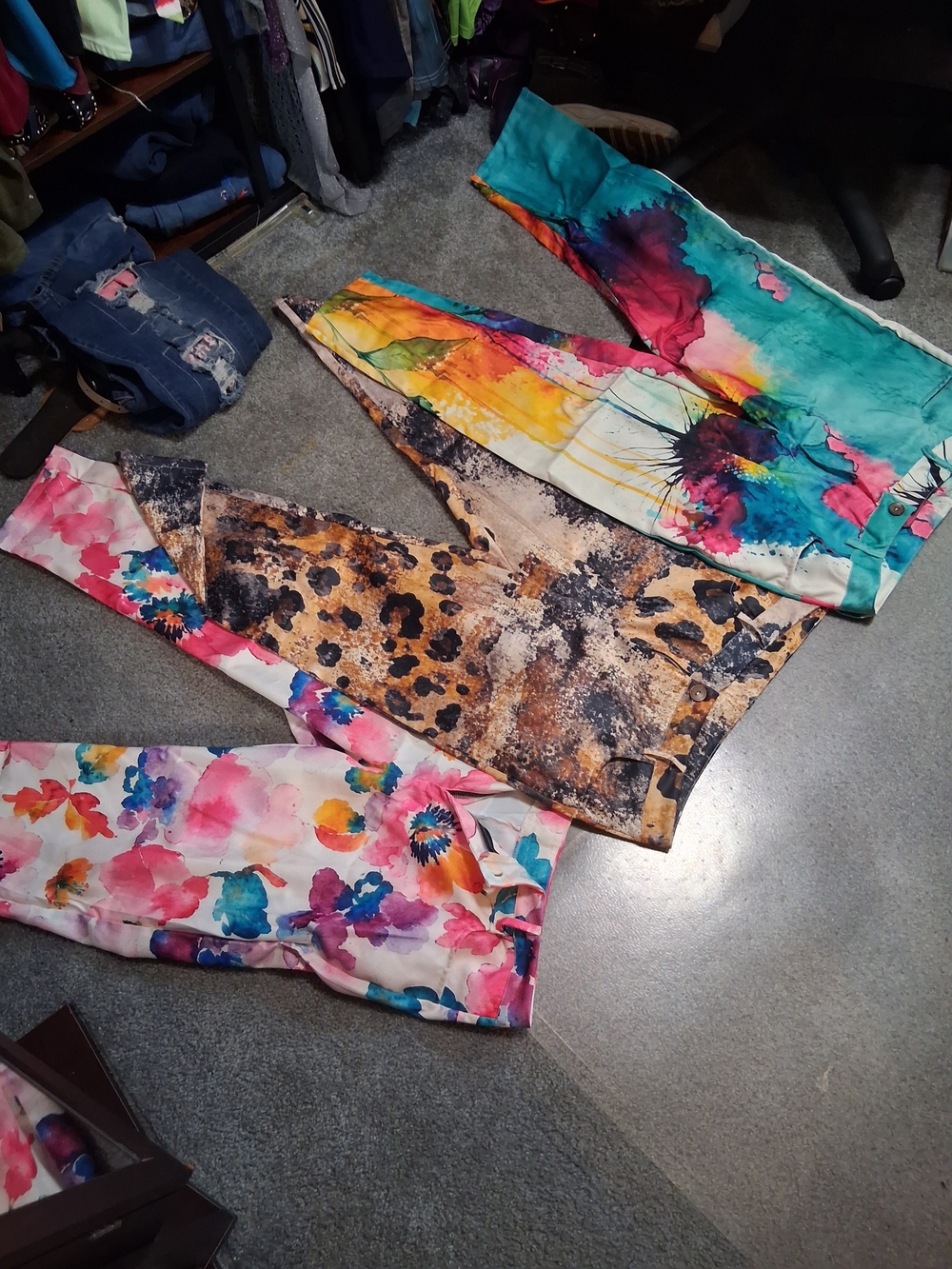 Colorful Floral & Abstract Cropped Pants - Multicolor